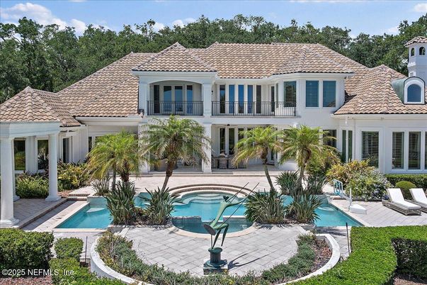 Exterior, Facade, Pool, Mediterranean