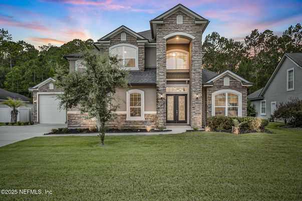 Attached, Exterior, Facade, Brick Traditional
