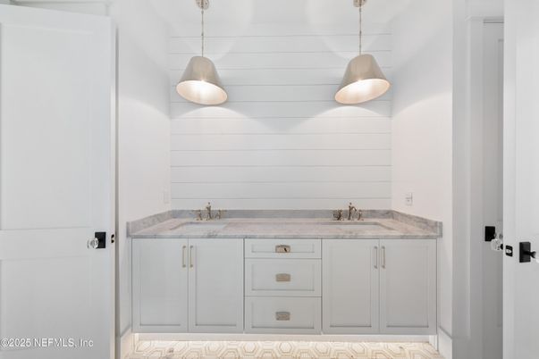 Bathroom, Interior, Pendant Lights