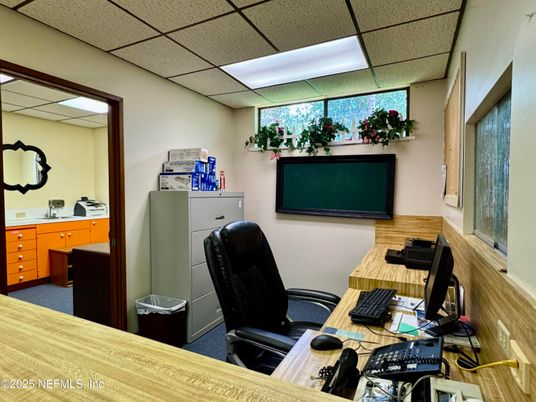 Home Office, Interior