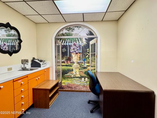 Home Office, Interior