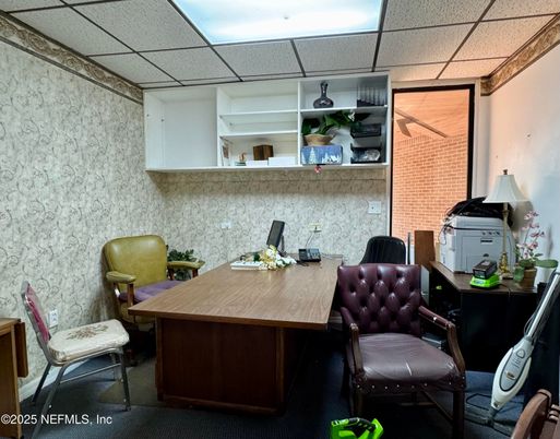 Home Office, Interior