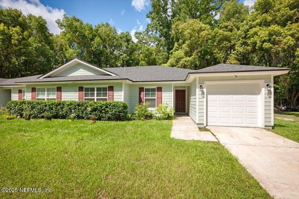 Attached, Exterior, Facade, Ranch