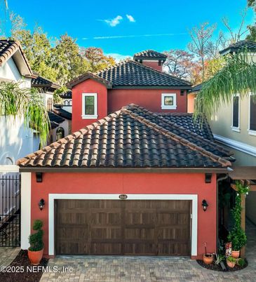 Attached, Exterior, Facade, Mediterranean
