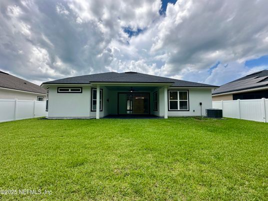 Backyard, Exterior, Facade, Ranch