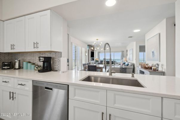 Dining room, Interior, Kitchen, Pendant Lights, Recessed Lighting, Stainless Steel Appliances