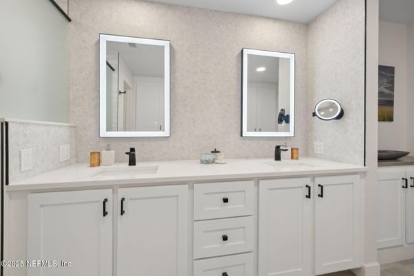 Bathroom, Dual Sink Vanities, Interior, Recessed Lighting