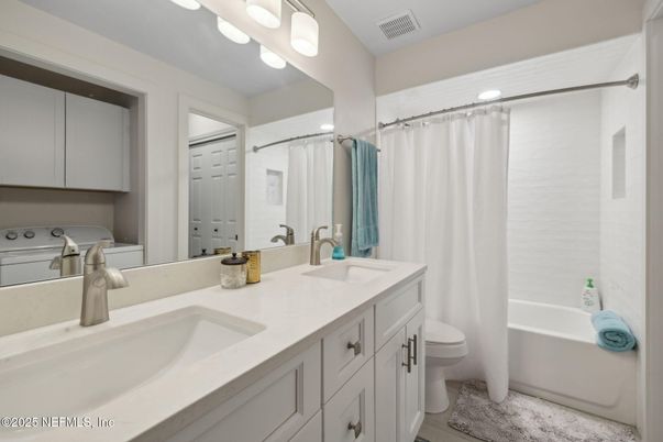 Bathroom, Dual Sink Vanities, Interior
