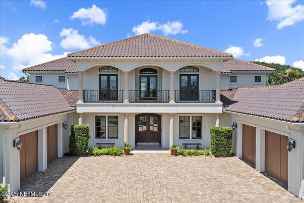 Attached, Exterior, Facade, Mediterranean