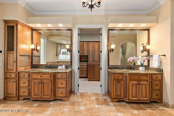 Bathroom, Dual Sink Vanities, Interior, Recessed Lighting