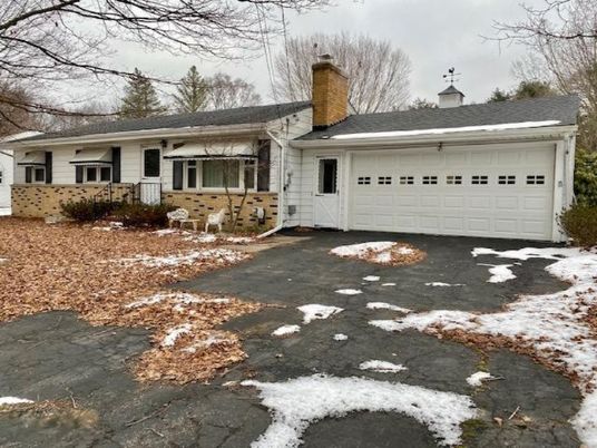 Attached, Exterior, Facade, Ranch