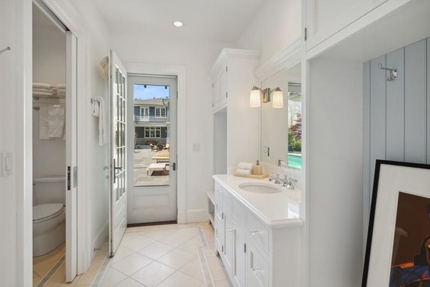 Bathroom, Interior, Recessed Lighting