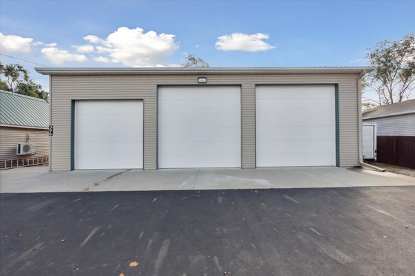 Detached Garage, Exterior