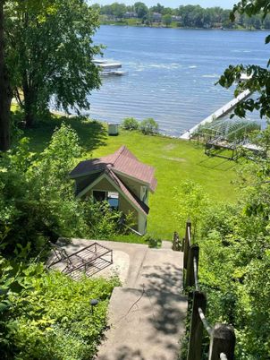 Exterior, Lake