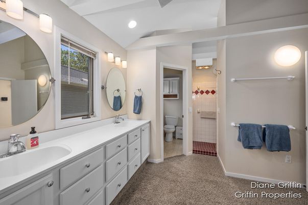 Bathroom, Dual Sink Vanities, Interior, Recessed Lighting