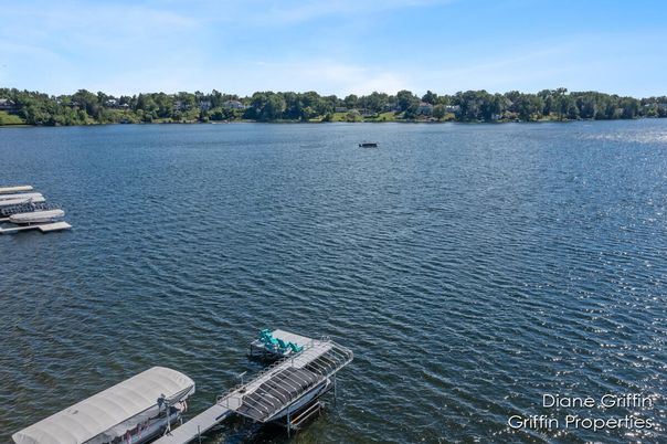 Exterior, Lake