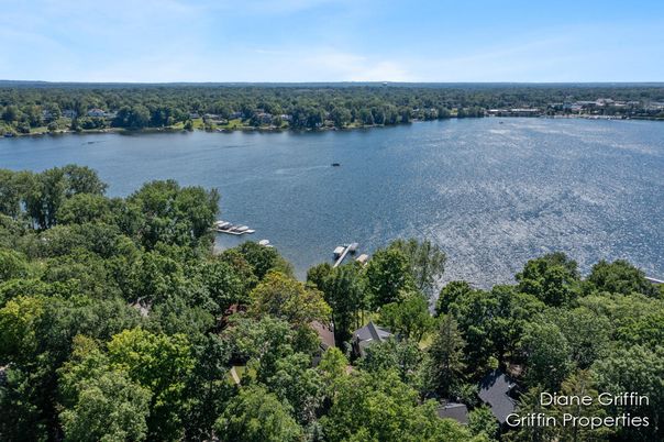 Exterior, Lake