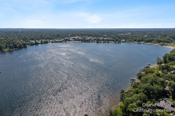 Exterior, Lake