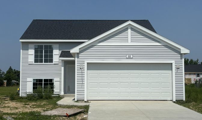 Attached, Exterior, Facade, Ranch