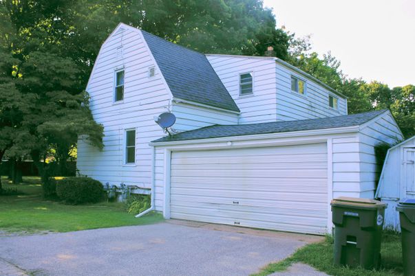 Attached, Exterior, Facade, None