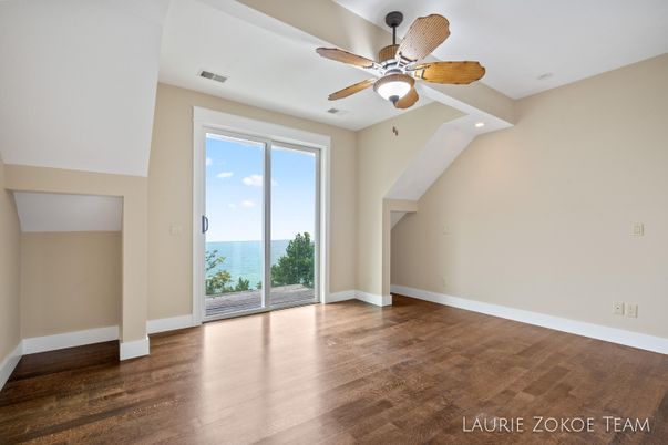 Empty room, Interior, Recessed Lighting, Water, Wood Texture Flooring