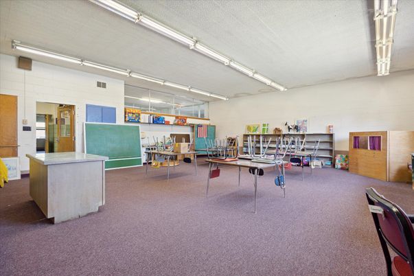 Game Room, Interior