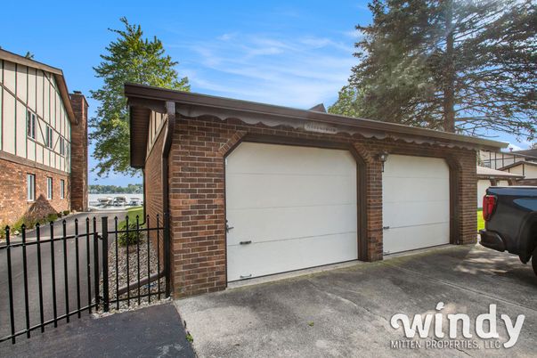 Detached Garage, Exterior