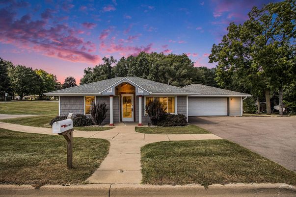 Attached, Exterior, Facade, Ranch