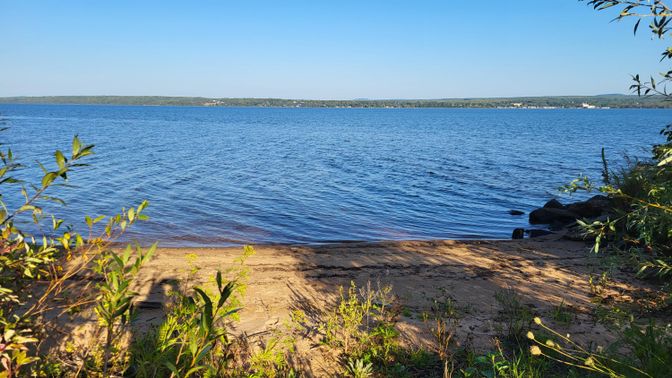 Exterior, Lake