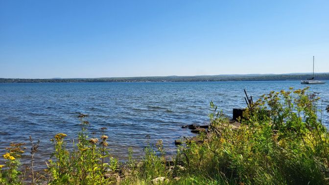 Exterior, Lake
