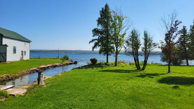 Exterior, Lake