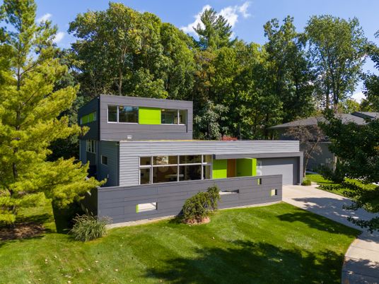 Attached, Backyard, Exterior, Facade, Modern