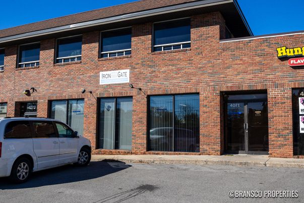 Exterior, Facade, Brick Facade, Rowhouse