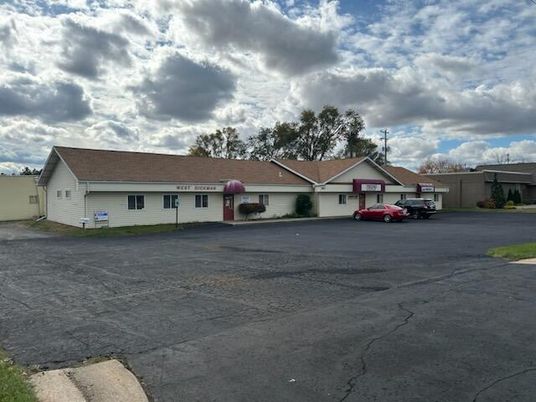 Exterior, Facade, Ranch