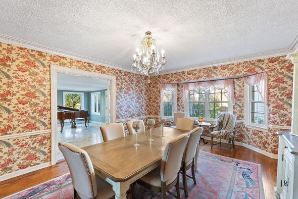 Chandelier, Dining room, Interior, Piano, Wood Texture Flooring