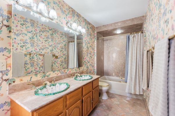 Bathroom, Dual Sink Vanities, Interior