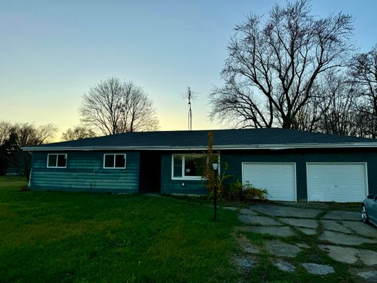 Attached, Exterior, Facade, Ranch