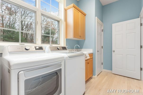 Interior, Washer, Wood Texture Flooring