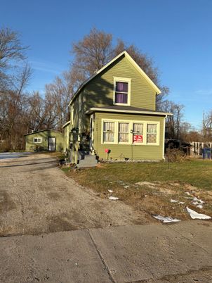 Backyard, Exterior, Facade, Queen Anne Victorian