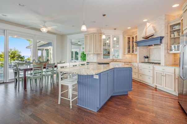 Dining room, Interior, Kitchen, Pendant Lights, Recessed Lighting, Wood Texture Flooring