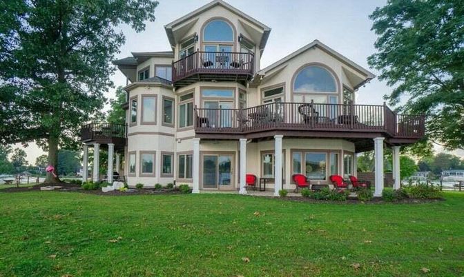 Backyard, Exterior, Facade, Queen Anne Victorian