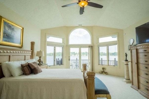 Bedroom, Interior, Water