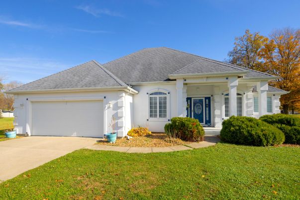 Attached, Exterior, Facade, Ranch
