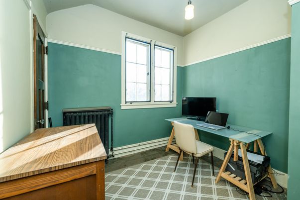 Home Office, Interior