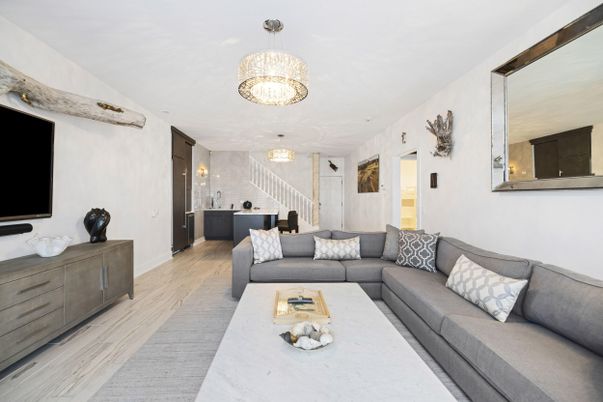 Chandelier, Dining room, Interior, Living room, Pendant Lights, Wood Texture Flooring