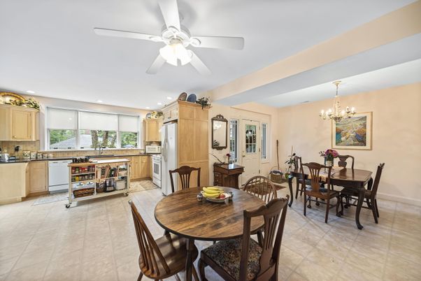 Chandelier, Dining room, Interior, Kitchen, Recessed Lighting