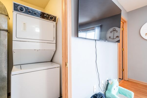 Interior, Utility Closets, Washer, Wood Texture Flooring