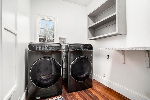 Interior, Washer, Wood Texture Flooring
