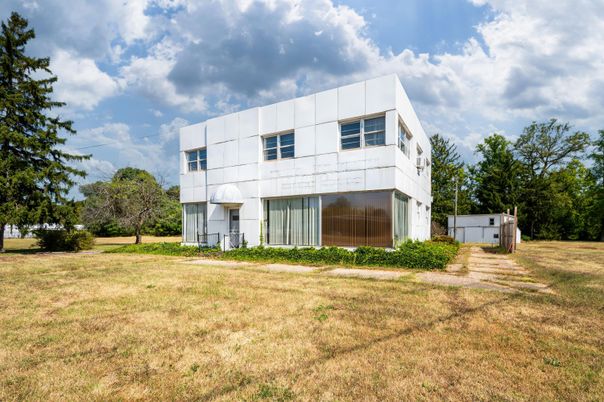 Backyard, Exterior, Facade, Modern