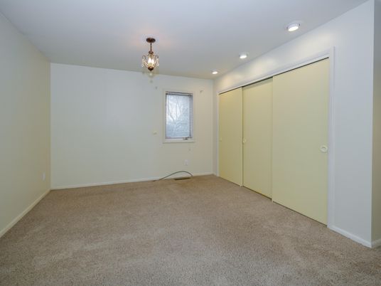 Chandelier, Empty room, Interior, Recessed Lighting